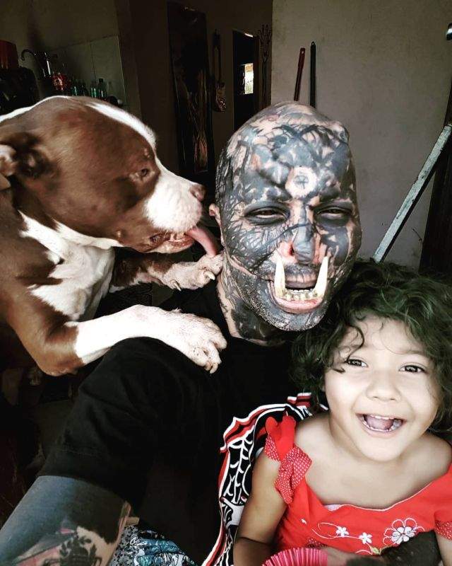 Орк с ребенком и собакой