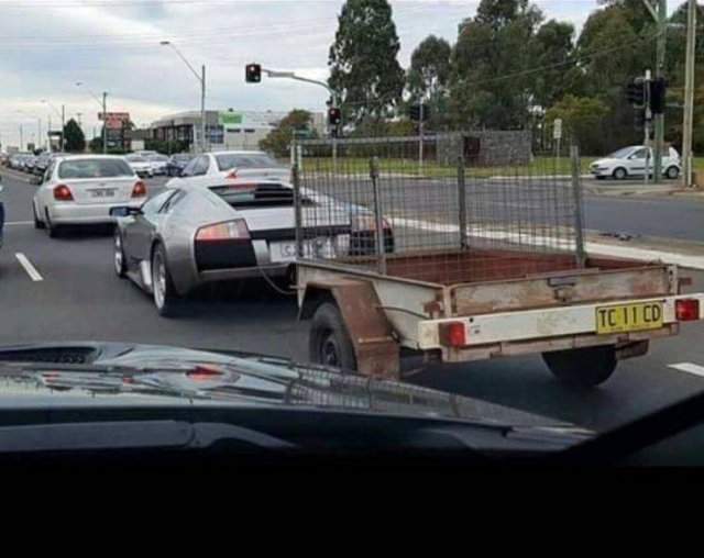 Lamborghini с прицепом
