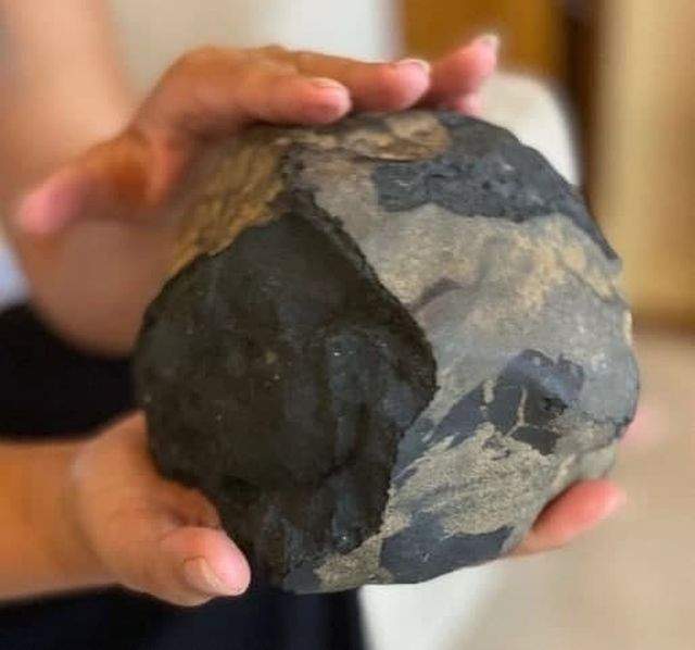 Метеорит, который упал на дом Джошуа Хутагалунга