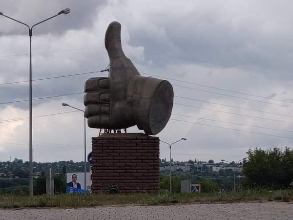 Памятник большому пальцу, Губкин