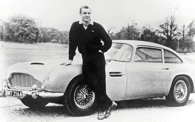 Шон Коннери и Aston Martin Джеймса Бонда, 1965 год.