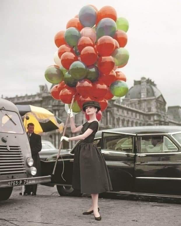 Одри Хепбёрн на съёмках фильма &quot;Забавная мордашка&quot; в Париже, 1957 год.
