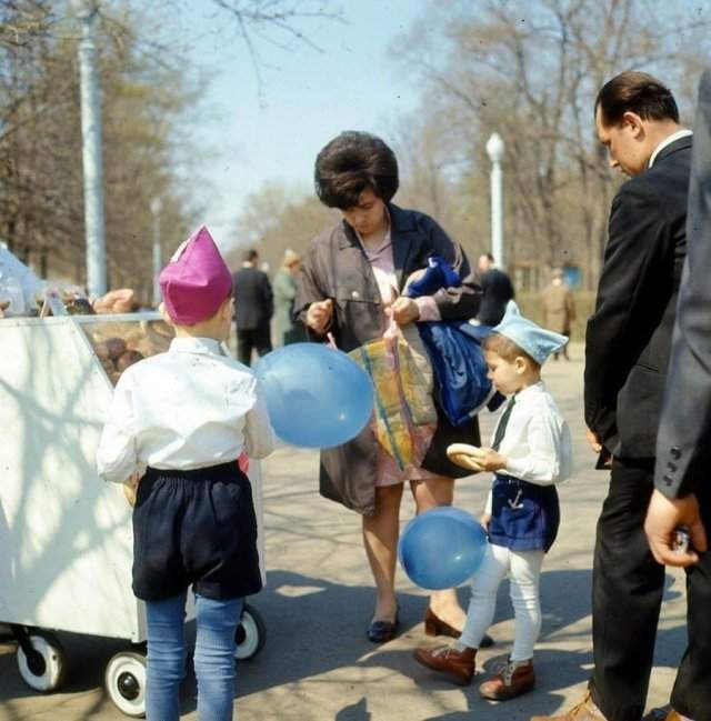 Субботним днём в Сокольниках, Москва, 1970 год.