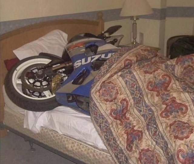 Мотоцикл под одеялом