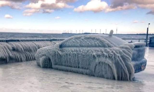 Замерзший автомобиль