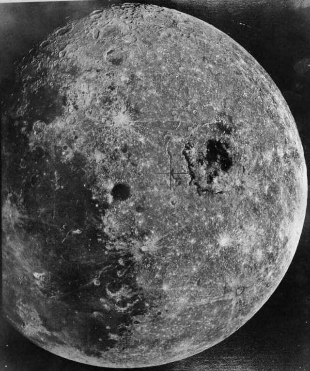 Обратная сторонa Луны, снимок советского аппарата Зонд-8, 24.10.1970 года.