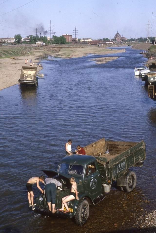На реке Ушаковке, Иркутск. 1965