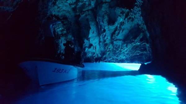 Голубая пещера на острове Вис