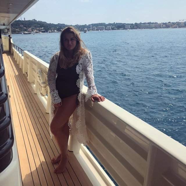 Софья Абрамович - дочь миллиардера Романа Абрамовича на яхте