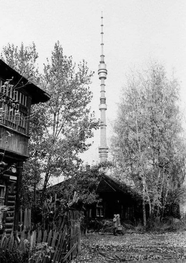 Село Останкино в Москве с видом на новую телебашню, 1978 г.