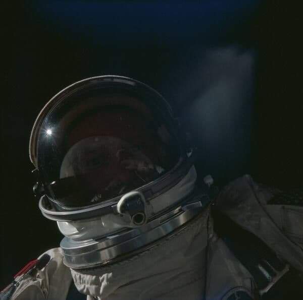 В космосе, 1966 год.