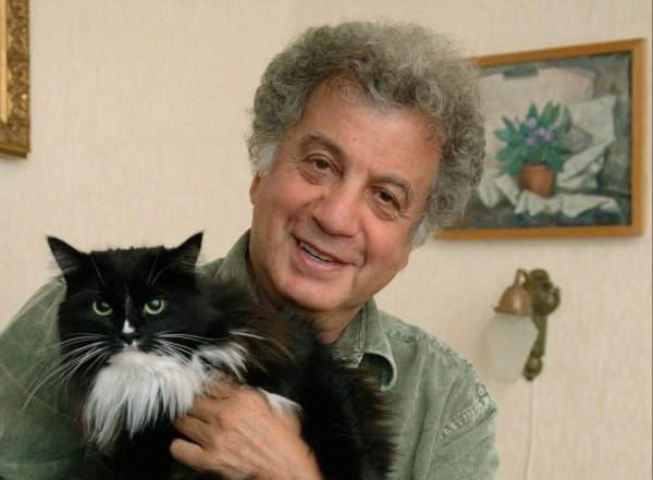 Автор книг для детей и драматург Александр Курляндский, 82 года