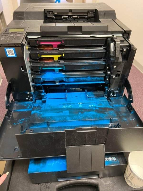 Что-то не так с принтером в лаборатории …