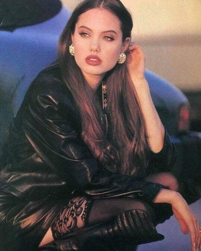 Анджелина Джоли, 1992 год.