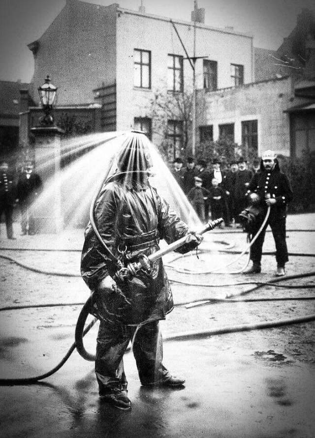 Индивидуальное средство защиты пожарного. Германия, 1899 год.