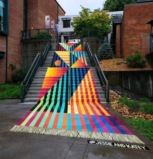 Обычная лестница в Буне (город в Северной Каролине, США), превращенная в арт-объект