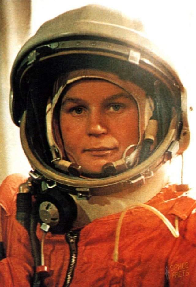 Первая женщина космонавт Валентина Терешкова перед вылетом на космическом корабле Восток-6, Байконур 1963 год