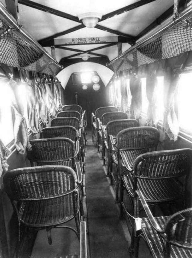 Внутри самолета 1930-х годов