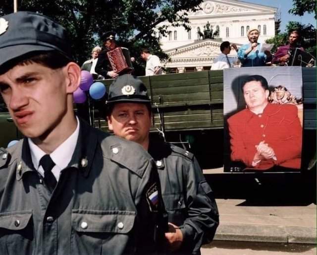 Полиция с портретом Жириновского, 1996 г