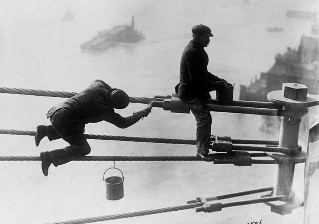 Покрасочные работы на Бруклинском мосту, 3 ноября 1915 года.