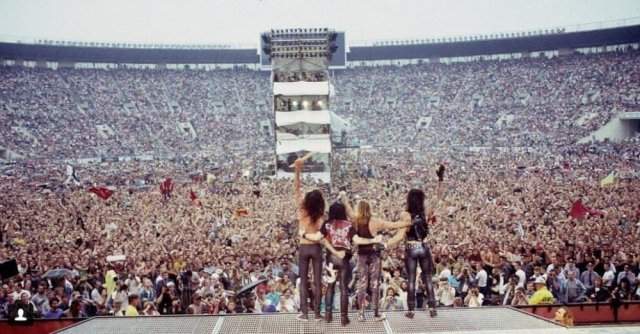 Группа Mötley Crüe на Международном фестивале мира и рока в Лужниках, всего фестиваль посетило более 200 тысяч человек, 1989 год