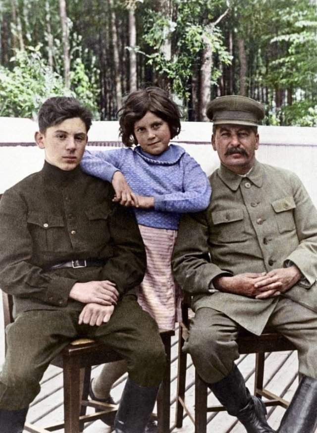 Иосиф Сталин с сыном Василием и дочерью Светланой. СССР, 1935 год. &quot;Стальная семья&quot;