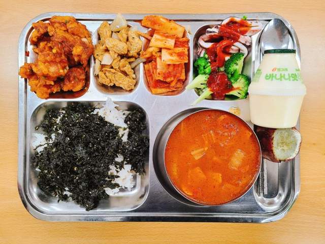 Корейский школьный обед
