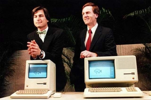 Стив Джобс и Джон Скалли представляют компьютеры Macintosh и Lisa 2, США, январь 1984 года.