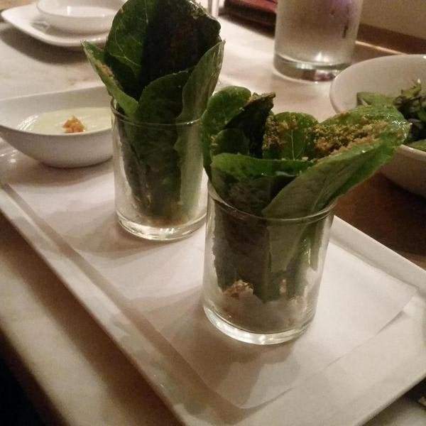 Вчера вечером заплатили 16 долларов за этот «салат Цезарь» в концептуальном ресторане