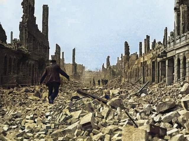 Руины Дрездена после бомбардировки, 1945 год