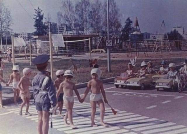 Игры в саду СССР, 1980-е годы.