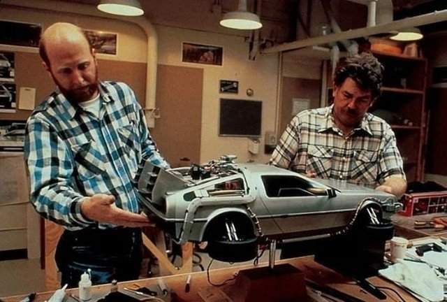 Модель летающего автомобиля–машины времени DeLorean DMC–12 для съемок фильма «Назад в будущее 2», 1980–е годы, США