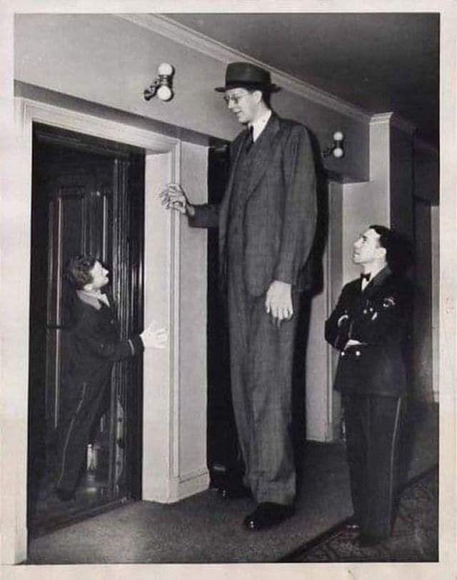 Роберт Вадлоу был самым высоким человеком в мире 2,7 метра. Дожил только до 27 лет. 1935 г.
