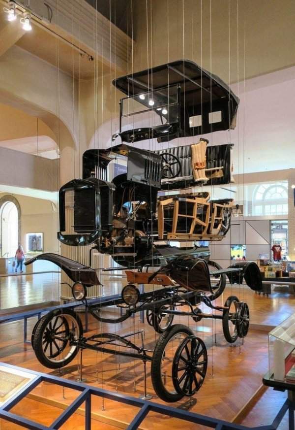 Разобранный автомобиль Ford Model T в Музее Генри Форда