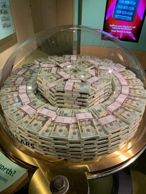 Миллион долларов в 20-долларовых купюрах — экспонат в чикагском Музее денег