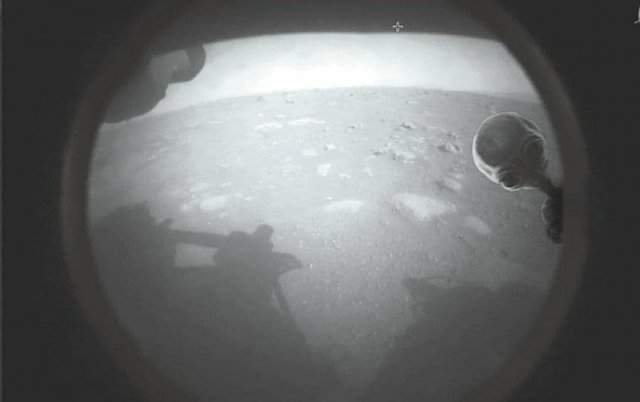Лучшие шутки и приколы про первый снимок с Марса