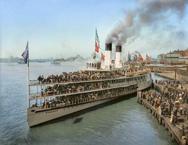 Пароход &quot;Tashmoo&quot; отходит от пристани. Детройт, 1901 год.