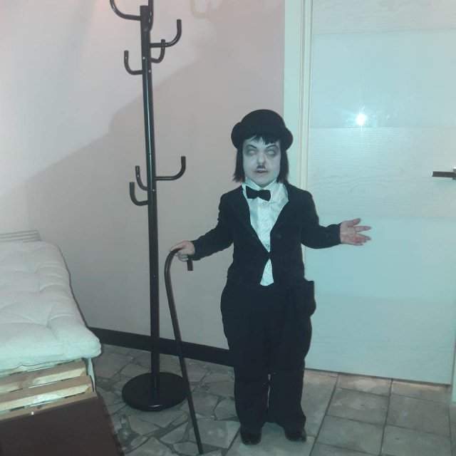 Экс-участница группы «Little Big» Анна Кастельянос в образе Чарли Чаплина