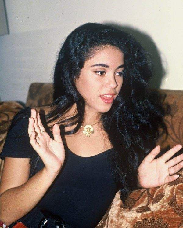 Брюнетка Шакира, 1990 год