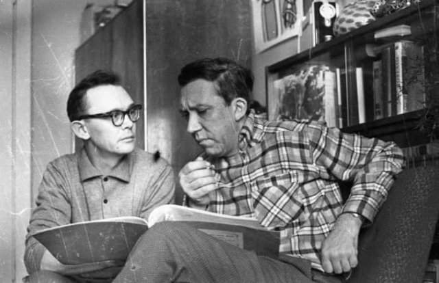 Леонид Гайдай и Юрий Никулин, читка сценария. Москва, 1960-е.