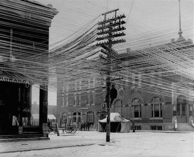 Линии электропередач в городе Пратт. США, Канзас, 1911 год.