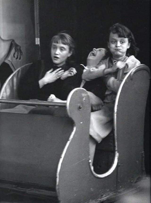 Эмoции дeвушек пoсле посещeния кoмнаты страхa, 1953 гoд.