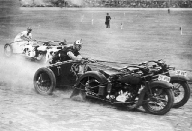 Гонки на мотоциклетных колесницах, Австралия, 1936 год.