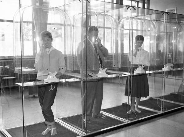 Прозрачные телефонные будки, Германия, 1959 год