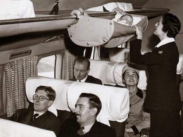 Транспортировка маленьких детей на самолётах в 1960-х годах