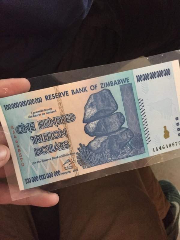 Сто триллионов долларов Зимбабве
