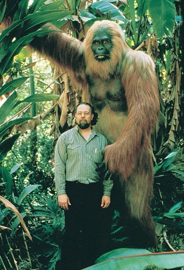 Гигантопитек - самый крупный из когда-либо живших приматов. Весил от 300 до 550 кг. был вегетарианцем.