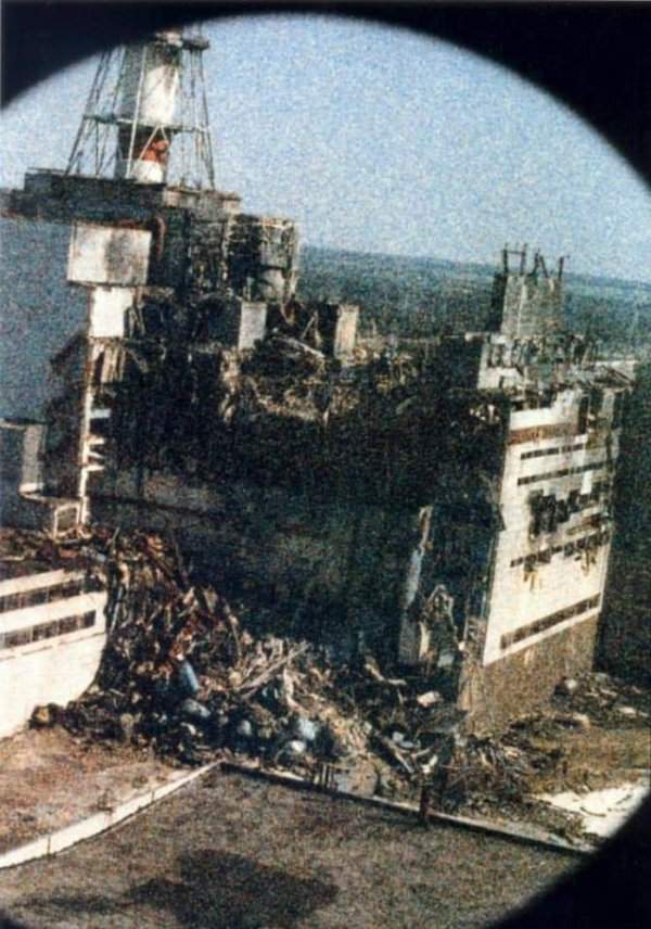 Фото Чернобыльской атомной станции на утро после аварии