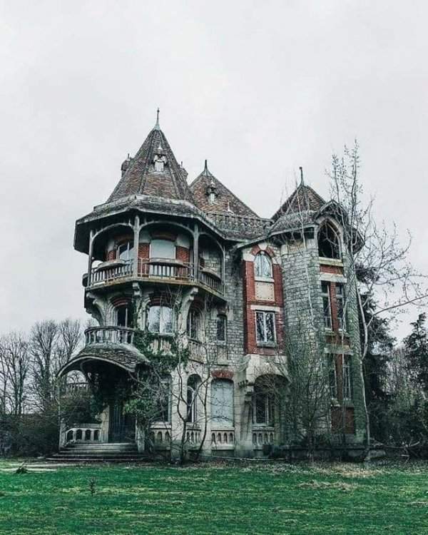 Заброшенный дом, Франция