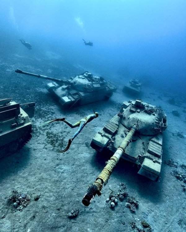 Старые танки под водой
